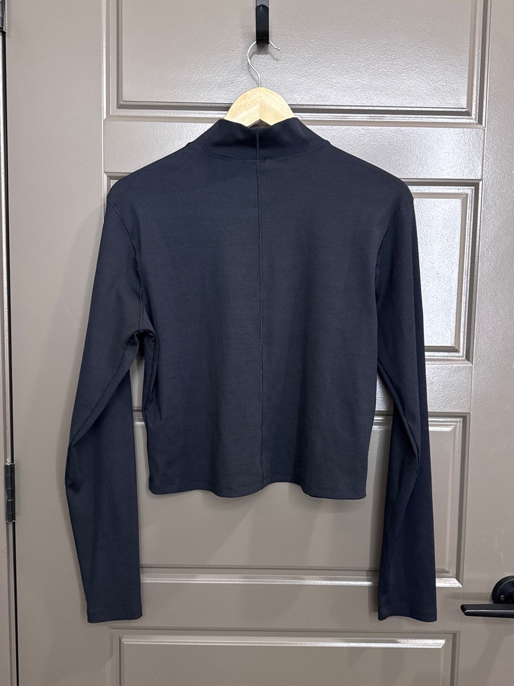 Columbia Black Ribbed Cropped Turtleneck - Picture 4 of 8
